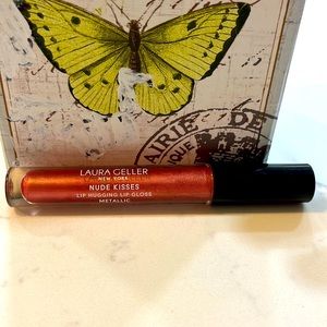 Laura Geller Nude Kisses Lio Hugging Lip Gloss-Metallic Blushing